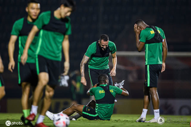 三亿体育手机版：小S欲再追生 谈大S：她生完宝宝开始大哭