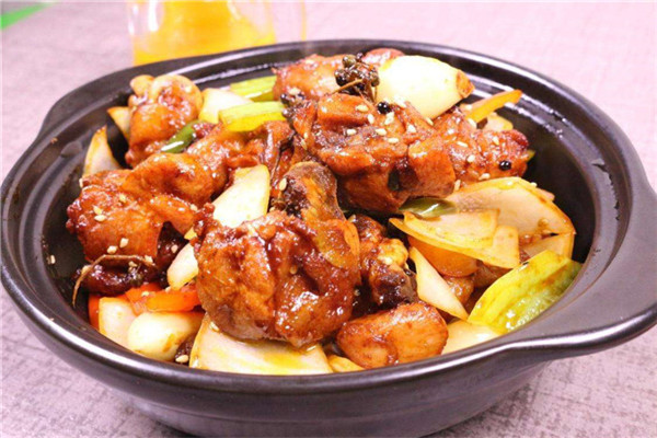 餐饮店新服务员容易犯的五大错_三亿体育手机版