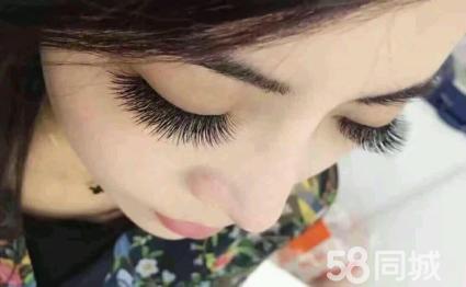 三亿体育官网_蜘蛛眼睫毛、黃蜂嘴唇 18岁的邓紫棋好像中毒了(图2) 三亿体育