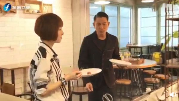 三亿体育-餐馆大厨费尽心思讨好“她”(图2) 三亿体育手机版