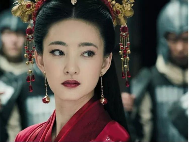 三亿体育官网：港媒曝TVB女艺人遭强奸事件 揭香港女星成名辛酸路